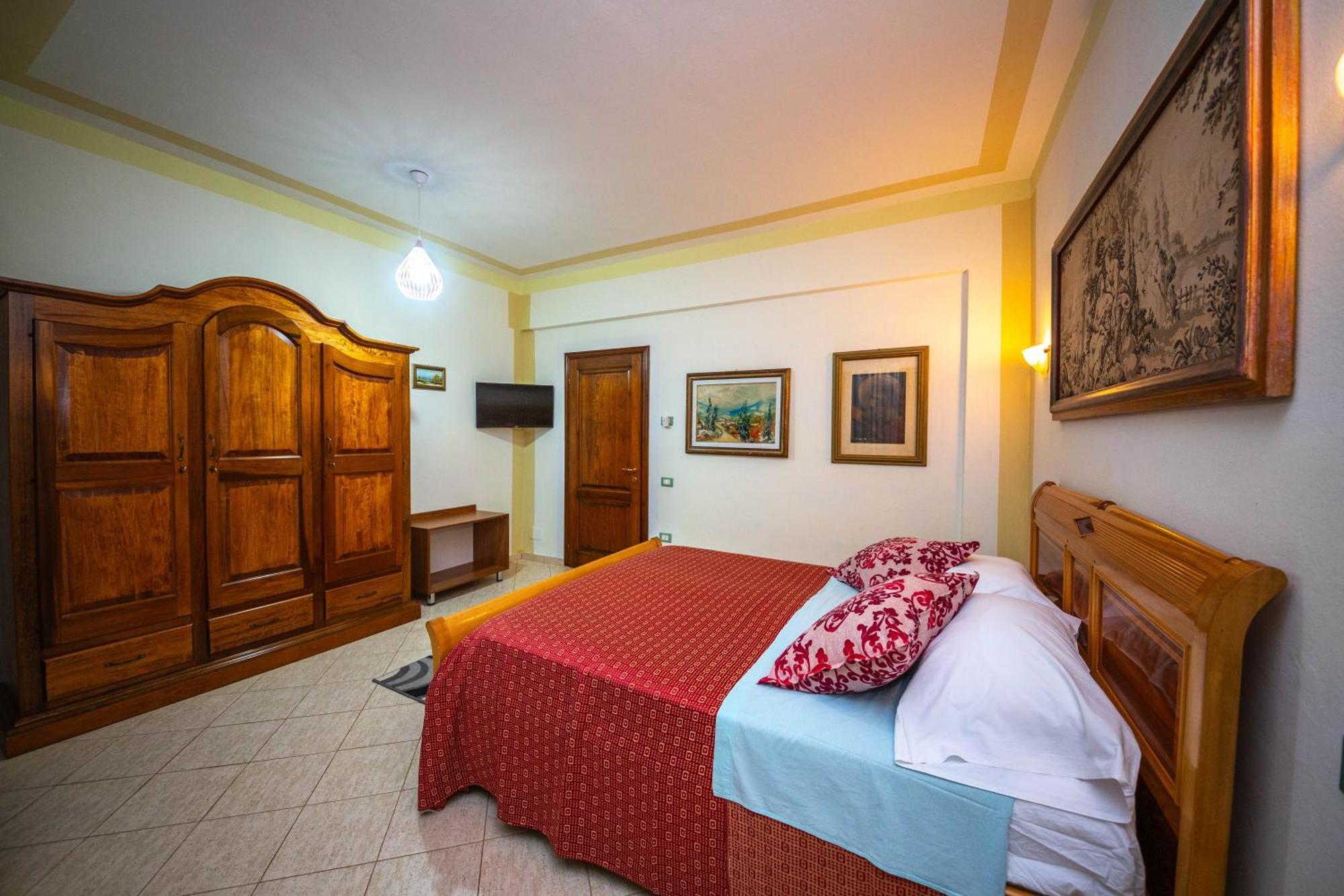 Hotel "San Saena " Radhimë Extérieur photo