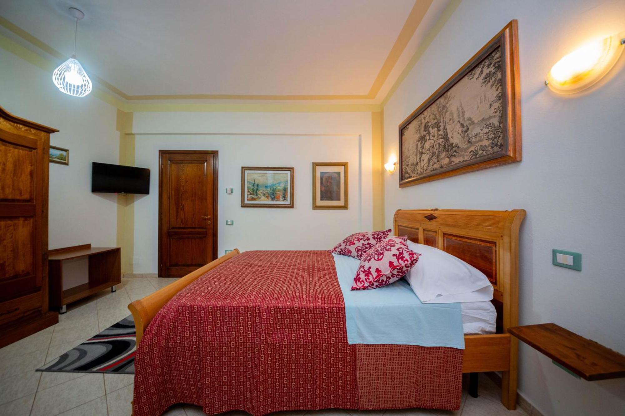 Hotel "San Saena " Radhimë Extérieur photo