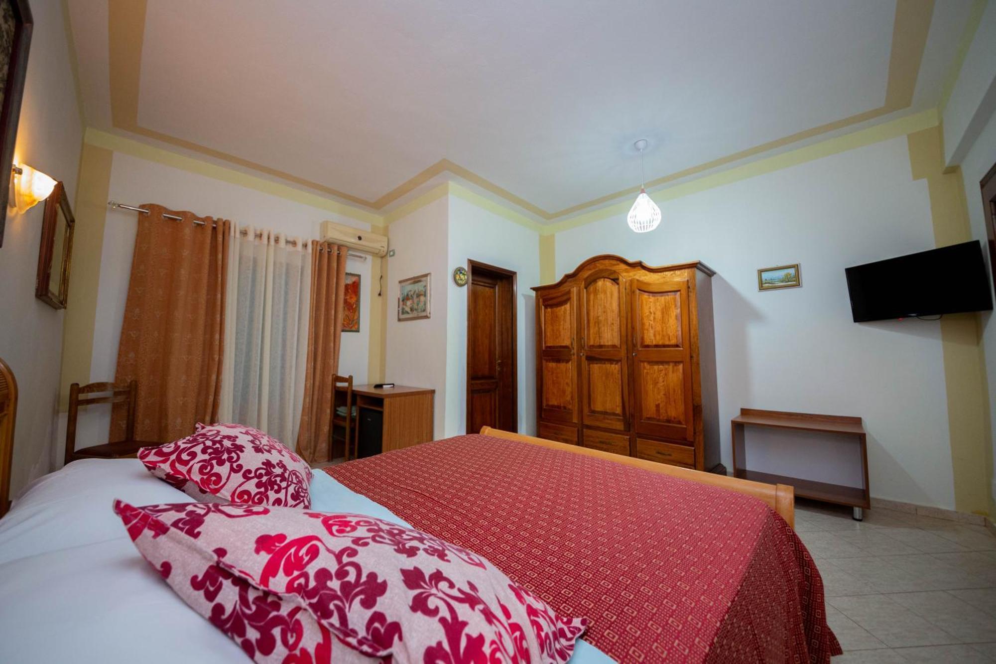 Hotel "San Saena " Radhimë Extérieur photo